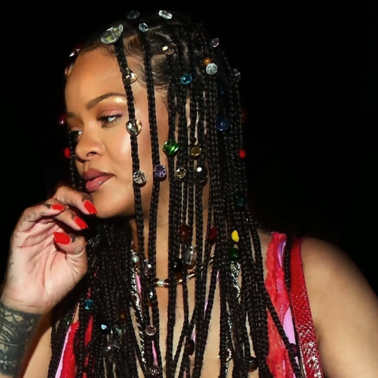 Rihanna’s Box Braid Charms Have Me Running to the Beauty Supply Store